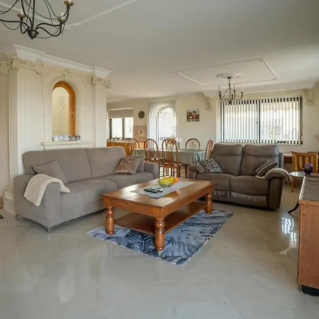 Aloe Vera Penthouse Corner Apartment